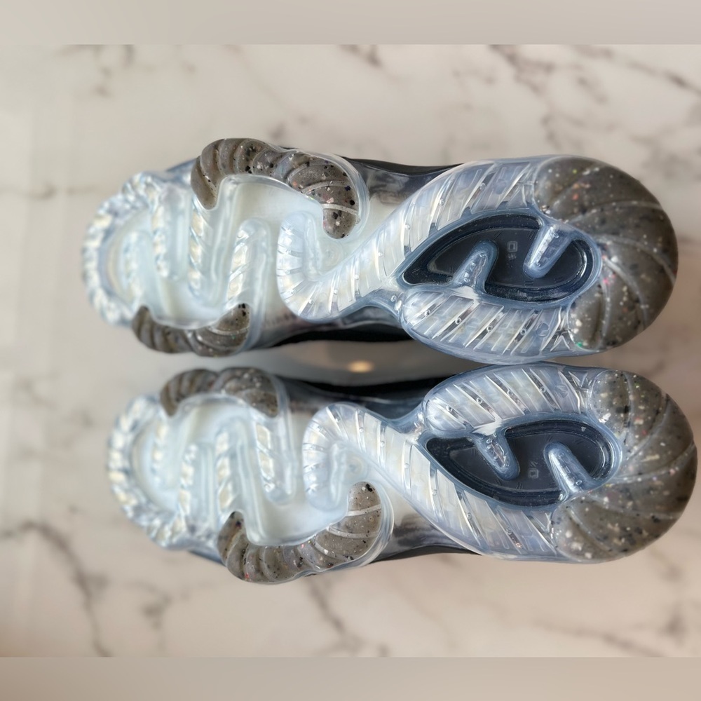 Nike Black and White Women's Sneakers - Picture 12 of 14